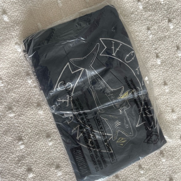 Volcom Boys Sharky Tank Top size M 12 black - Picture 3 of 6